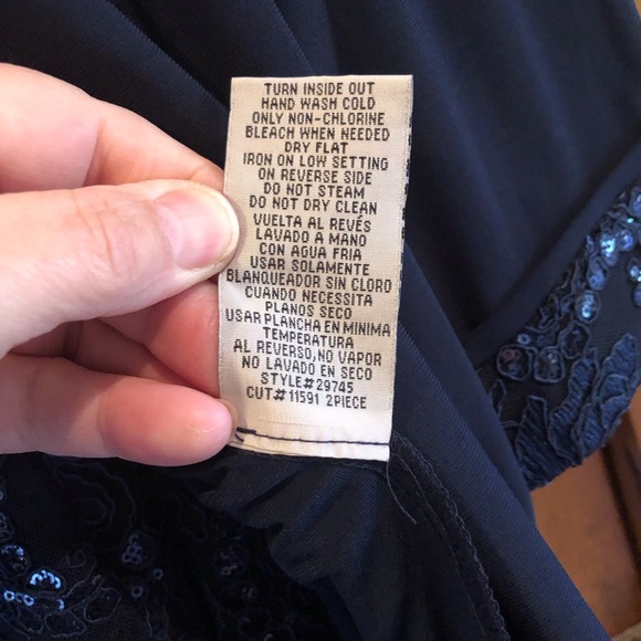 Le Bos Mother of the Bride, navy blue, size 18w, dress. - Picture 10 of 11